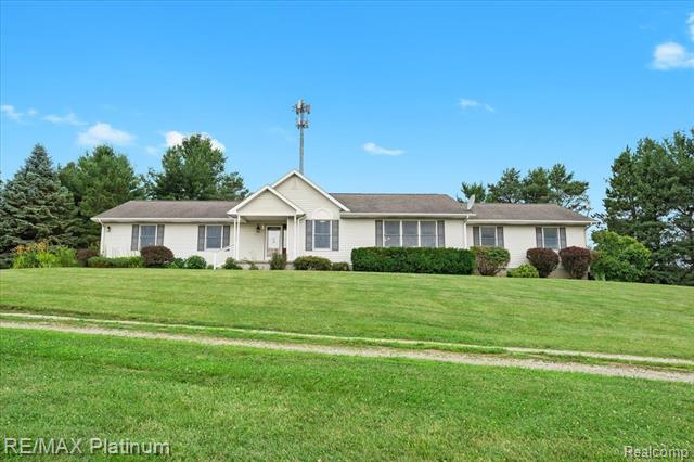 front view picture of 6893 Sanford Road, Howell, MI. 48855
