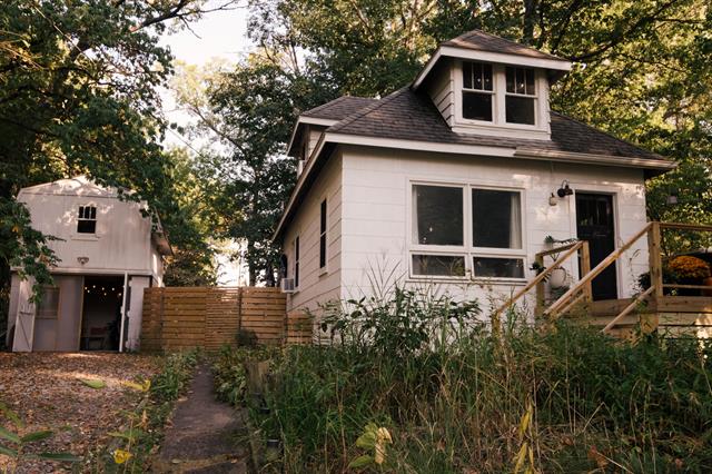 front view picture of 18335 Oakland Drive, New Buffalo, MI. 49117
