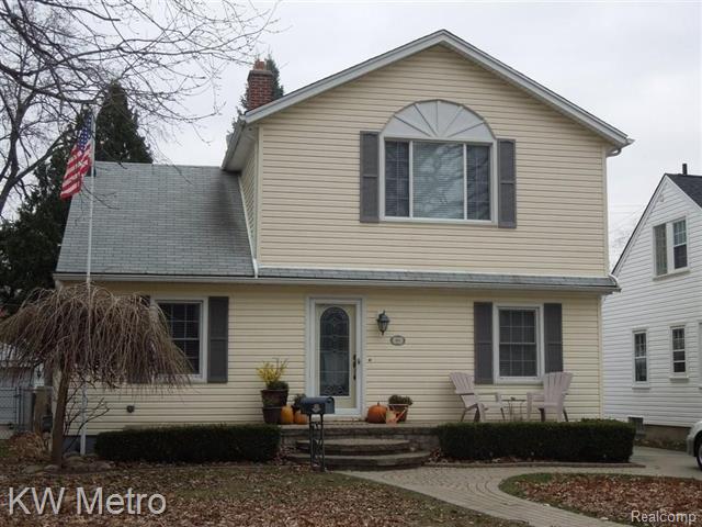 front view picture of 806 N Altadena Ave, Royal Oak, MI. 48067
