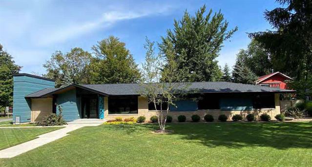 front view picture of 460 Fremont Street, Douglas, MI. 49406