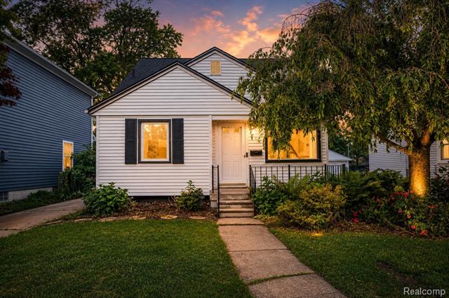 front view picture of 807 N Vermont Ave, Royal Oak, MI. 48067