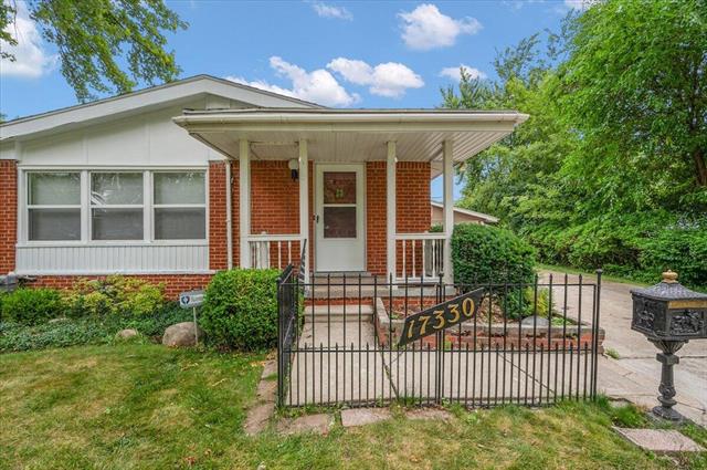 front view picture of 17330 Redwood Ave, Southfield, MI. 48076