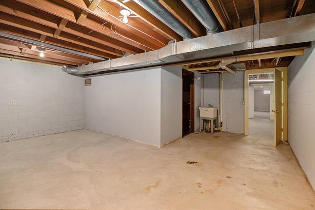Builiding view forty for 2314 Hickory Point, Portage, MI. 49024