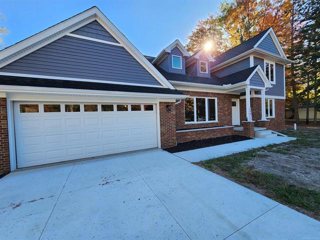 front view picture of 28430 Ranchwood Dr, Southfield, MI. 48076