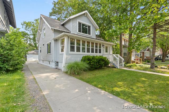 front view picture of 187 W 16Th Street, Holland, MI. 49423