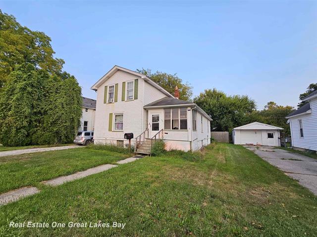 front view picture of 422 N Woodbridge St, Saginaw, MI. 48602