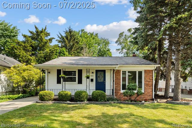 front view picture of 1616 Catalpa Dr, Royal Oak, MI. 48067