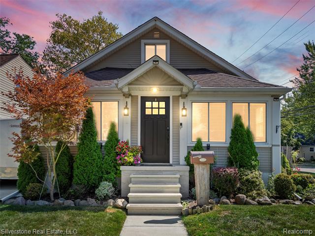 front view picture of 800 N Edison Ave, Royal Oak, MI. 48067
