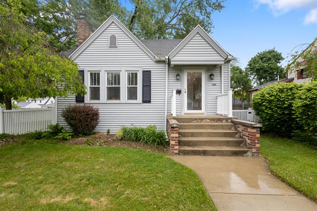 front view picture of 1403 Homecrest Avenue, Kalamazoo, MI. 49001
