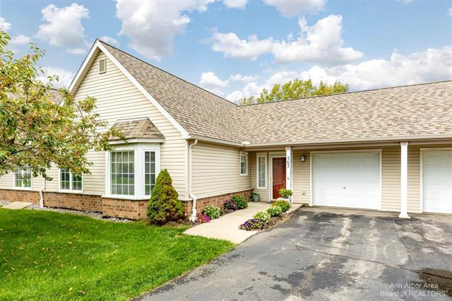front view picture of 562 Lancaster Court, Saline, MI. 48176