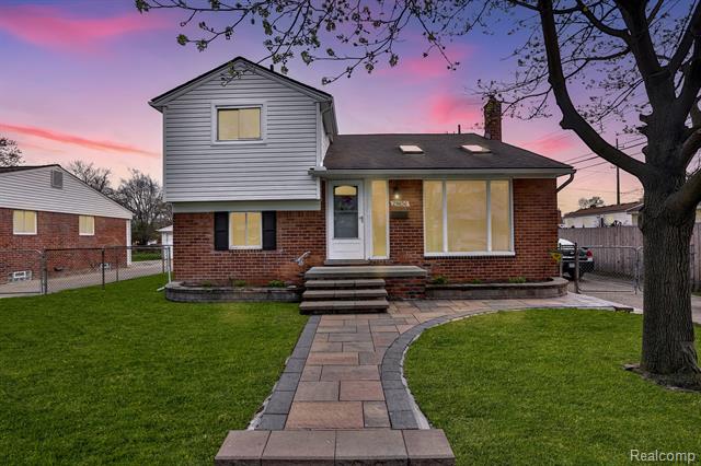 front view picture of 29036 Milton Ave, Madison Heights, MI. 48071
