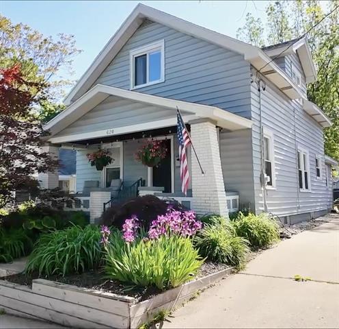 front view picture of 620 Emeraldne  Avenue, Grand Rapids, MI. 49503