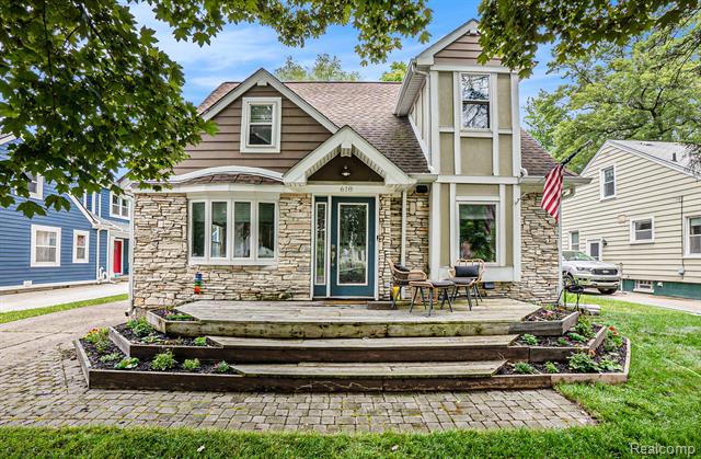 front view picture of 618 Walnut Ave, Royal Oak, MI. 48073