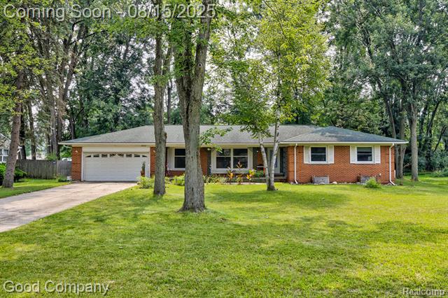 front view picture of 20065 N Greenway St, Southfield, MI. 48076