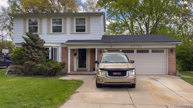 front view picture of 29758 Rambling Rd, Southfield, MI. 48076