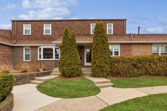 front view picture of 2571 Stratford Drive, Saint Joseph, MI. 49085