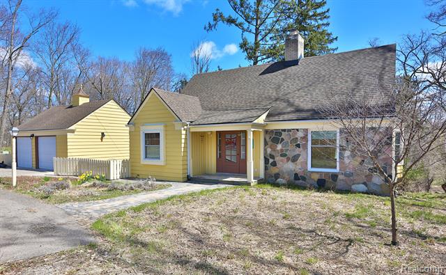 front view picture of 29232 Wellington St, Farmington, MI. 48334