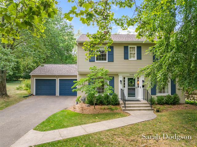 front view picture of 1643 Gorhamse  Drive, Grand Rapids, MI. 49506