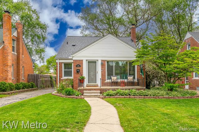 front view picture of 1930 N Wilson Ave, Royal Oak, MI. 48073