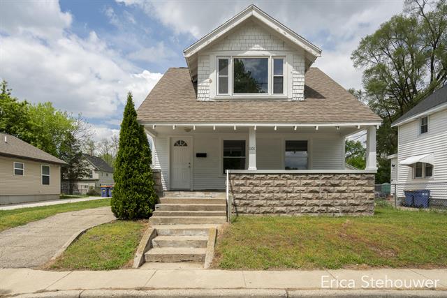 front view picture of 1101 Bemisse  Street, Grand Rapids, MI. 49506