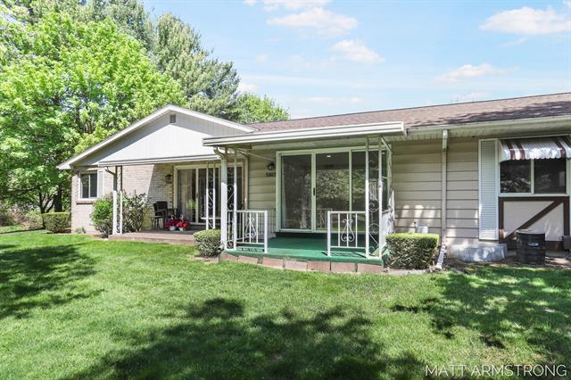 front view picture of 5803 Leisure Southse  Drive, Grand Rapids, MI. 49548