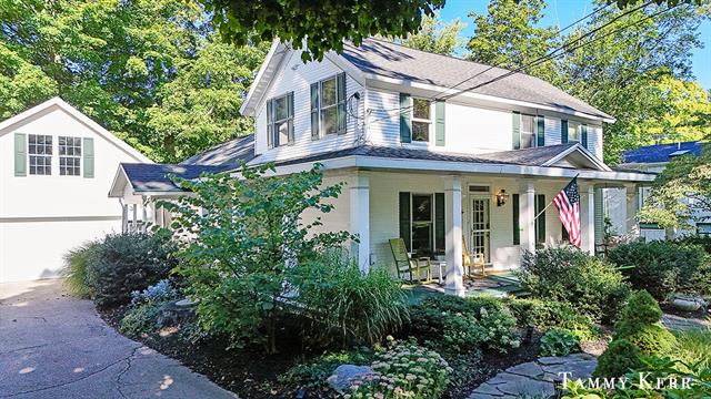 front view picture of 186 S Maple Street, Saugatuck, MI. 49453