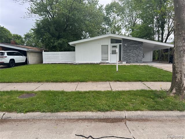 front view picture of 29592 Fairfax St, Southfield, MI. 48076