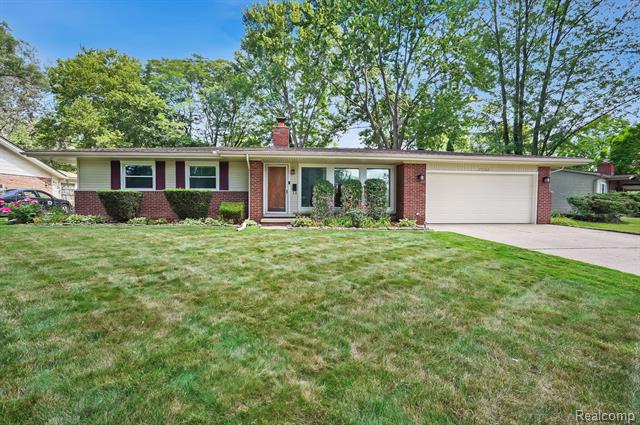 front view picture of 29762 Spring River Dr, Southfield, MI. 48076