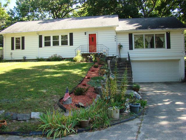 front view picture of 900 N 26Th Street, Kalamazoo, MI. 49048