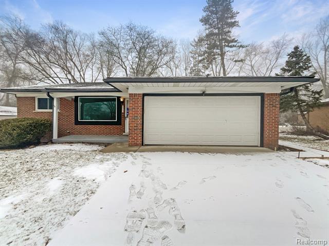front view picture of 29743 Chelmsford Rd, Southfield, MI. 48076