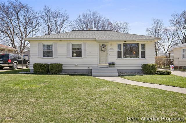 front view picture of 4220 Illinoissw  Avenue, Wyoming, MI. 49509