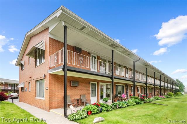 front view picture of 2125 Clawson Ave, Royal Oak, MI. 48073