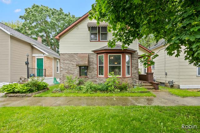front view picture of 1032 Whitenw  Avenue, Grand Rapids, MI. 49504