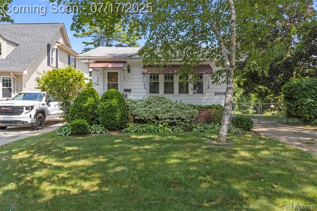 front view picture of 2006 N Connecticut Ave, Royal Oak, MI. 48073