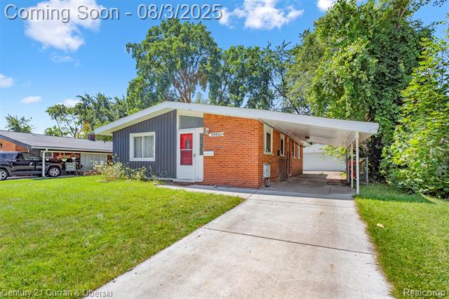 front view picture of 29641 Fairfax St, Southfield, MI. 48076
