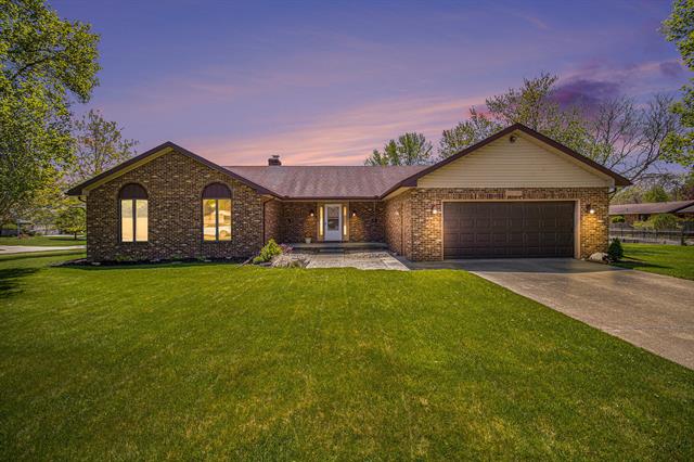 front view picture of 1802 Williamsburg Drive, Stevensville, MI. 49127