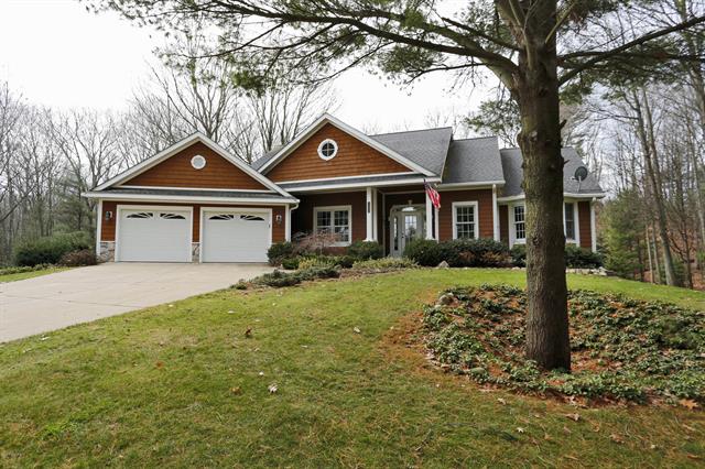 front view picture of 17098 Donahue Woods Drive, West Olive, MI. 49460