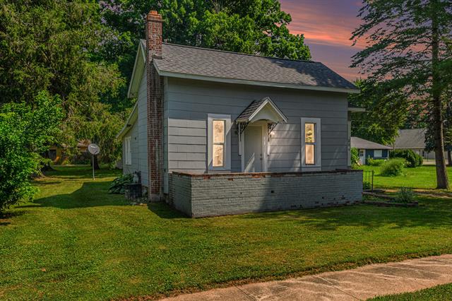 front view picture of 226 W Dibble Street, Marcellus, MI. 49067