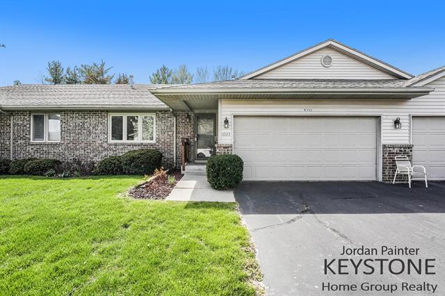 front view picture of 1033 Country Gardennw , Grand Rapids, MI. 49534