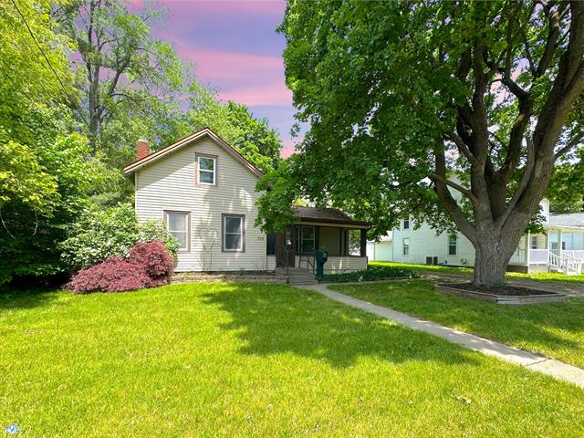 front view picture of 315 E Spruce Street, Marshall, MI. 49068