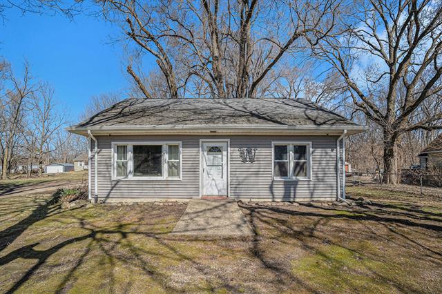 front view picture of 216 Waubascon Road, Battle Creek, MI. 49037