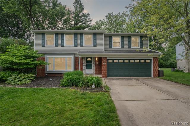 front view picture of 19581 Silver Spring St, Southfield, MI. 48076
