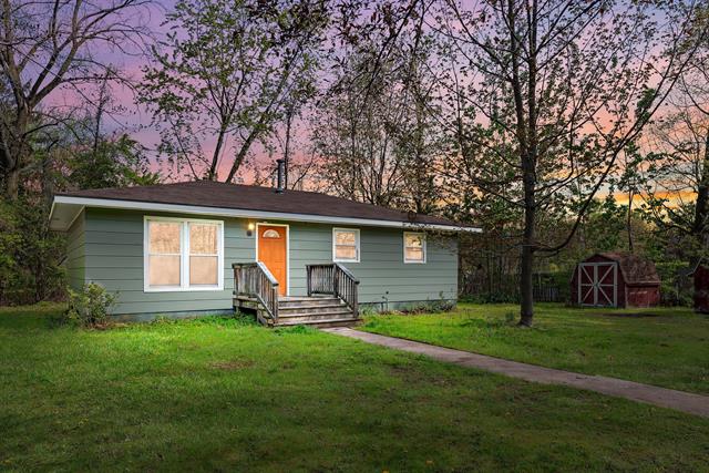 front view picture of 1603 E Detroit Street, New Buffalo, MI. 49117