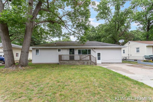 front view picture of 2462 Wesley Avenue, Muskegon, MI. 49442
