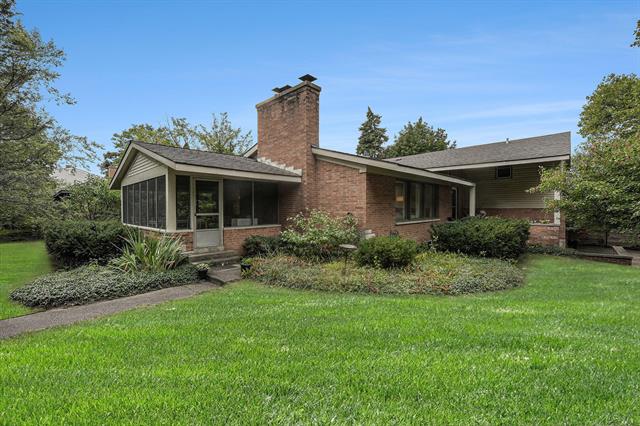 front view picture of 518 Russwoodne  Street, Grand Rapids, MI. 49505