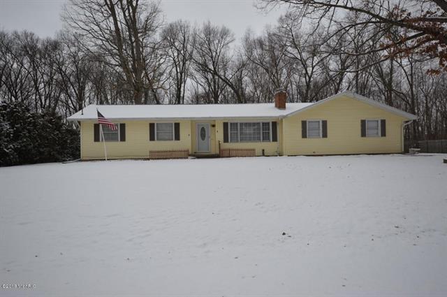 front view picture of 70838 Ridgewood, Edwardsburg, MI. 49112