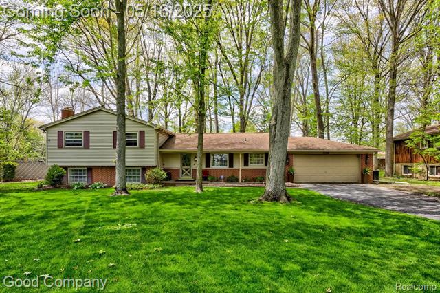 front view picture of 20368 Forestwood St, Southfield, MI. 48076