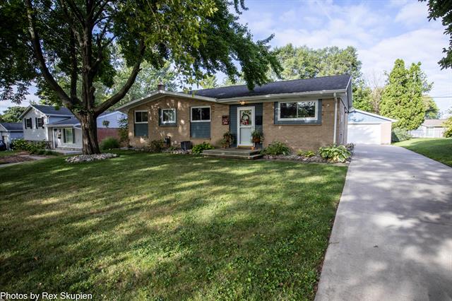 front view picture of 1649 Carltonne  Avenue, Grand Rapids, MI. 49505