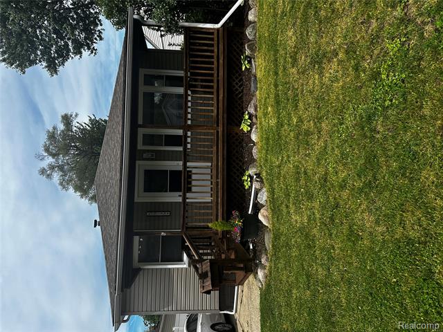 front view picture of 29139 Tawas St, Madison Heights, MI. 48071