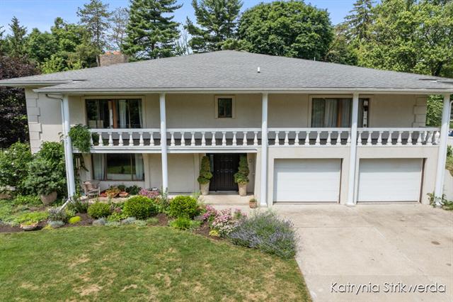 front view picture of 1217 El Caminonw  Drive, Grand Rapids, MI. 49504
